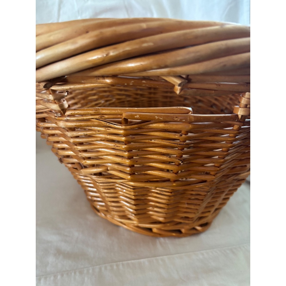 Large Vintage Wicker Woven Laundry Basket With Handles. - Picture 4 of 6